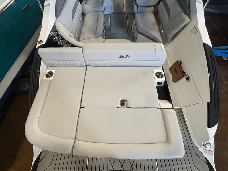 Slide: The Image of Sea Ray SLX 260 Outboard 2026 - 6