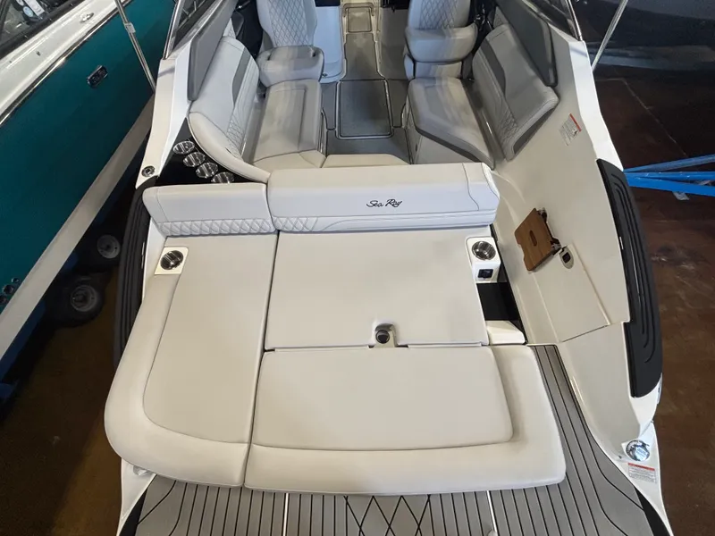 Slide: The Image of Sea Ray SLX 260 Outboard 2026 - 7