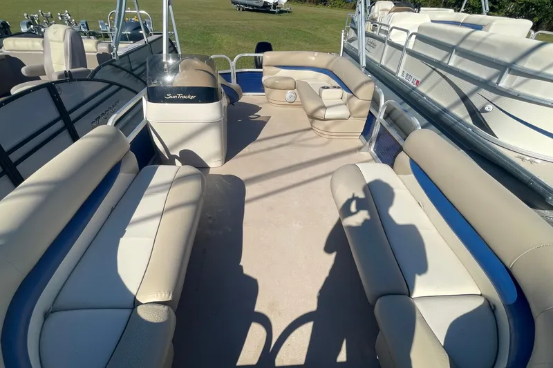 Slide: The Image of 2013 SUNTRACKER Party Barge 18 DLX with spacious seating and open deck layout. - 5