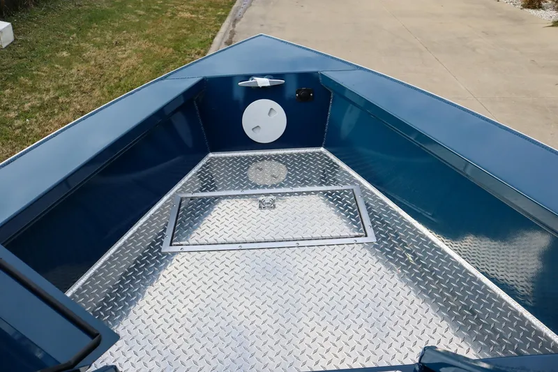 Slide: The Image of 2026 Hewescraft 240 Ocean Pro ET HT boat with diamond plate flooring. - 14