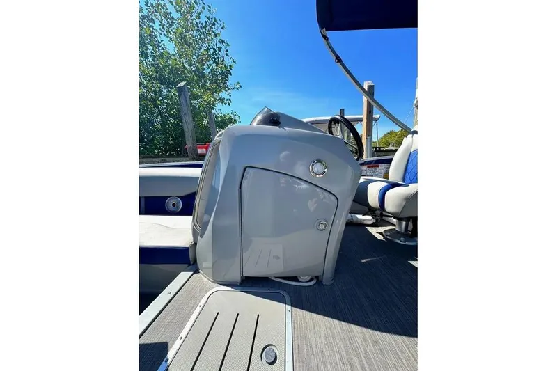 Slide: The Image of 2022 Bennington 23 LTFB boat interior with helm and seating under clear blue sky. - 10