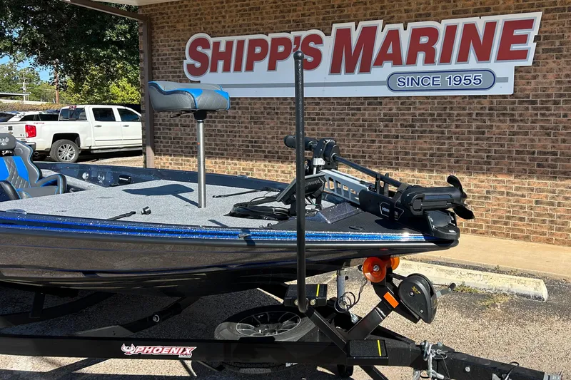 Slide: The Image of 2026 Phoenix 721 ZXL boat at Shipp's Marine dealership. - 5