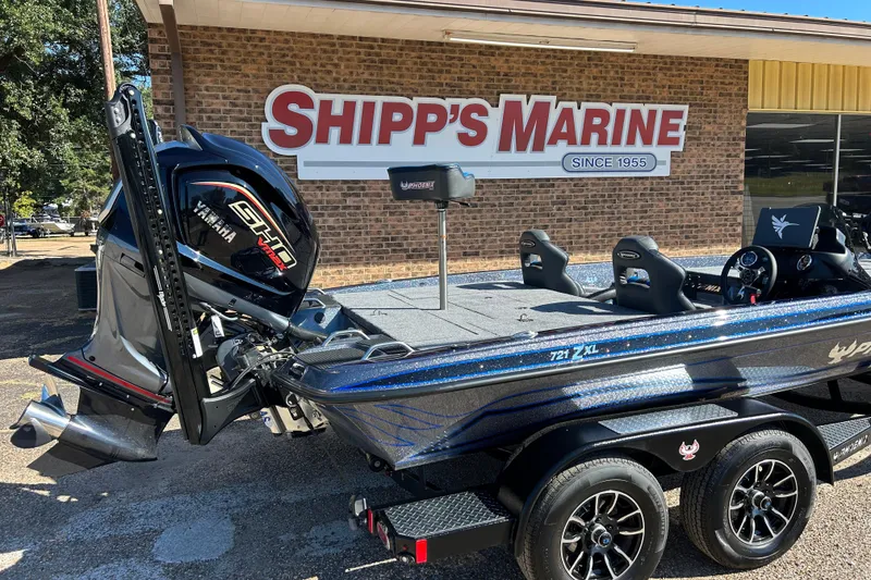 Slide: The Image of 2026 Phoenix 721 ZXL boat at Shipp's Marine dealership. - 8