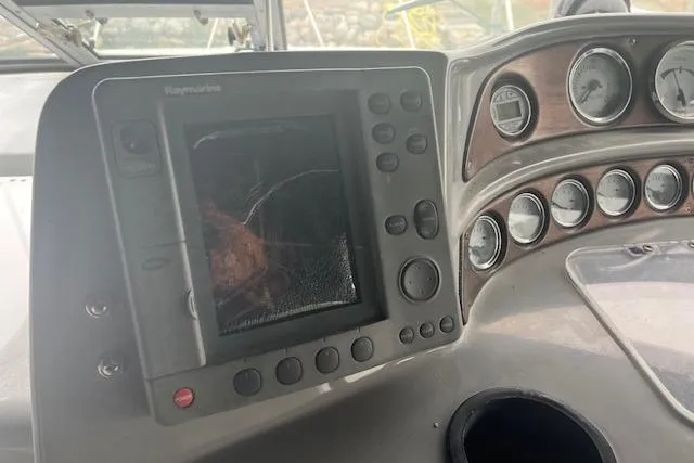 Slide: The Image of Control panel of a 2000 Four Winns 328 Vista boat with navigation equipment. - 7