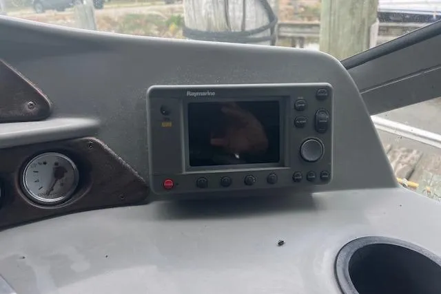 Slide: The Image of Control panel of a 2000 Four Winns 328 Vista boat with navigation display. - 8