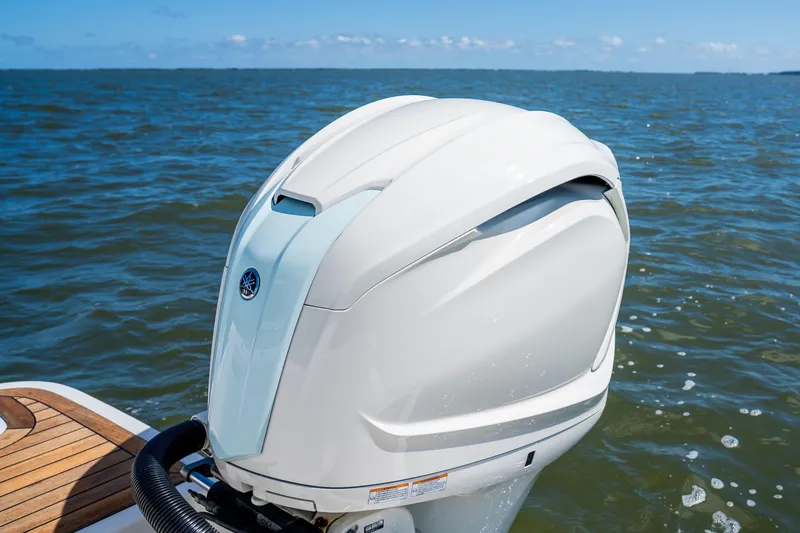 Slide: The Image of Outboard motor on 2007 Chris-Craft Catalina 23, ocean background. - 4