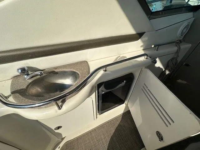 Slide: The Image of Sea Ray 38 Sundancer 2006 - 12