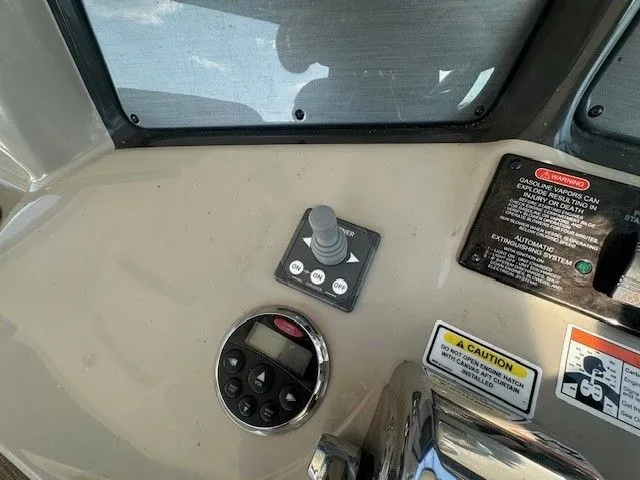 Slide: The Image of Sea Ray 38 Sundancer 2006 - 19