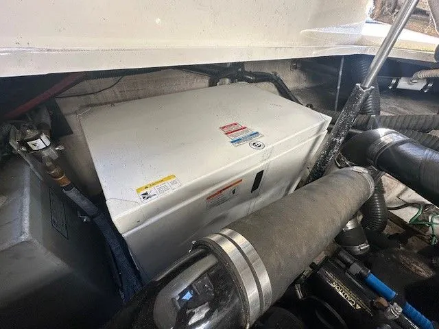 Slide: The Image of Sea Ray 38 Sundancer 2006 - 21