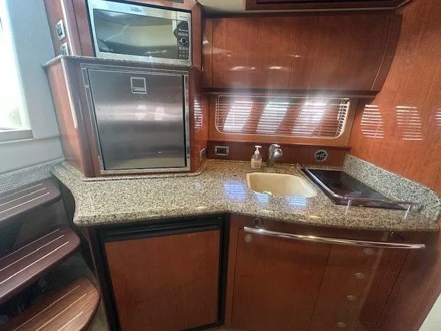 Slide: The Image of Sea Ray 38 Sundancer 2006 - 27