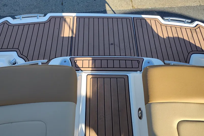 Slide: The Image of 2014 Sea Ray 270 SLX boat deck with brown and beige seating. - 44