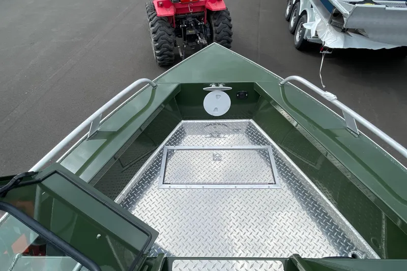 Slide: The Image of 2026 Hewescraft 210 Sea Runner ET HT dashboard with Yamaha tachometer and Fusion audio system. - 19