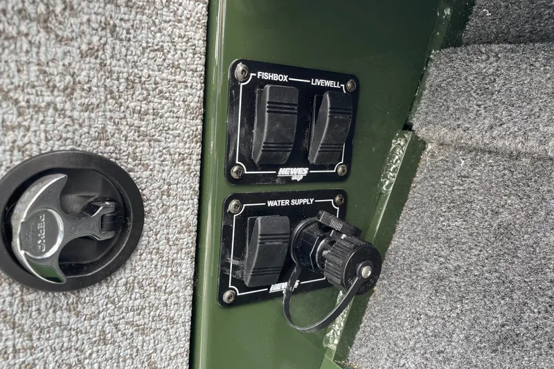 Slide: The Image of Rod holders on 2026 Hewescraft 210 Sea Runner ET HT boat, cloudy sky background. - 25