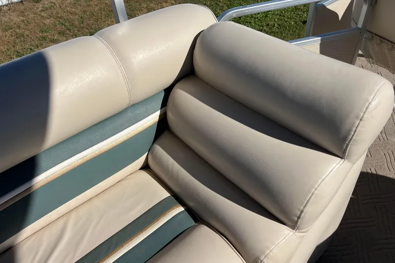 Slide: The Image of Cream and teal boat seat on 2002 Premier 225 Majestic, outdoor setting. - 27