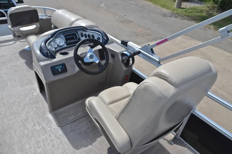 Slide: The Image of 2023 Sun Tracker Fishin' Barge 20 DLX boat interior with steering console and seating. - 25