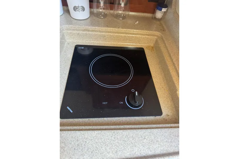 Slide: The Image of Built-in stovetop on 2005 Sea Ray 280 Sundancer boat kitchen counter. - 30