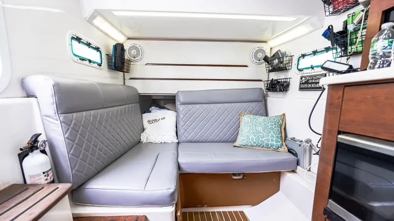 Slide: The Image of Everglades 435 Center Console 2017 - 52