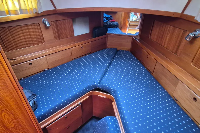 Slide: The Image of Cozy cabin interior of 1990 Sabreline 36 Fast Trawler with blue polka dot bedding. - 19