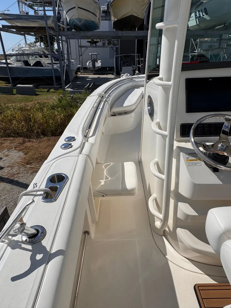 Slide: The Image of Boston Whaler 320 Outrage 2015 - 18