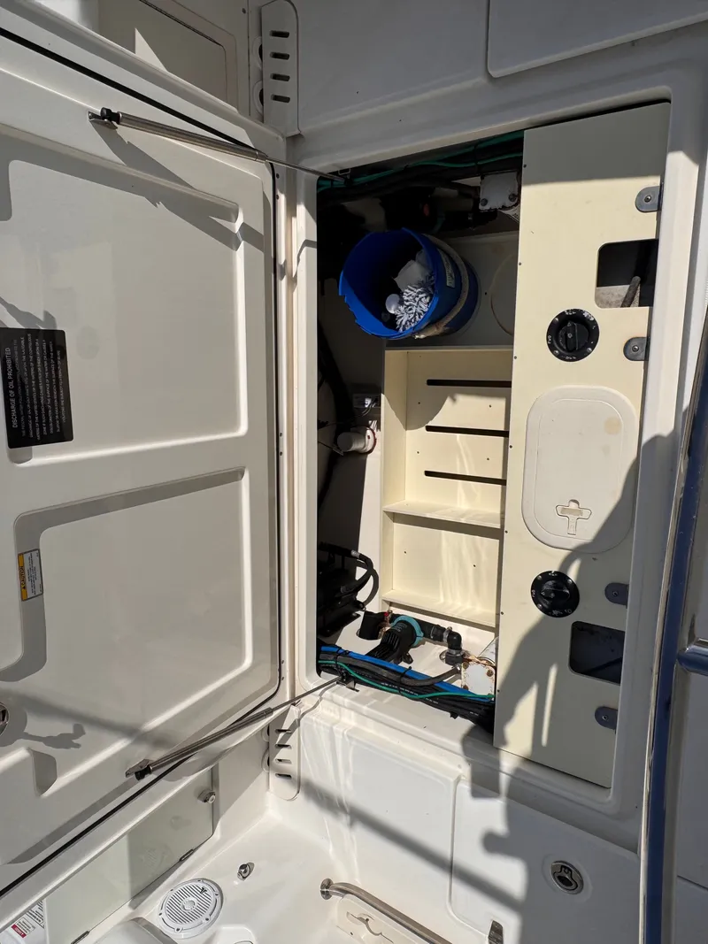 Slide: The Image of Boston Whaler 320 Outrage 2015 - 19