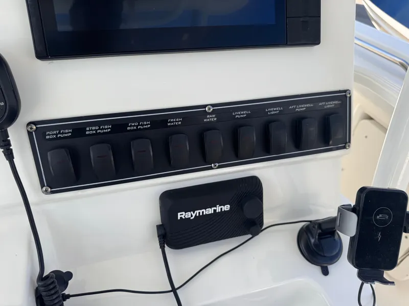 Slide: The Image of Boston Whaler 320 Outrage 2015 - 21