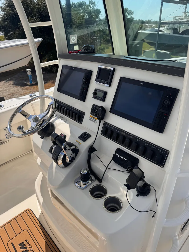 Slide: The Image of Boston Whaler 320 Outrage 2015 - 23