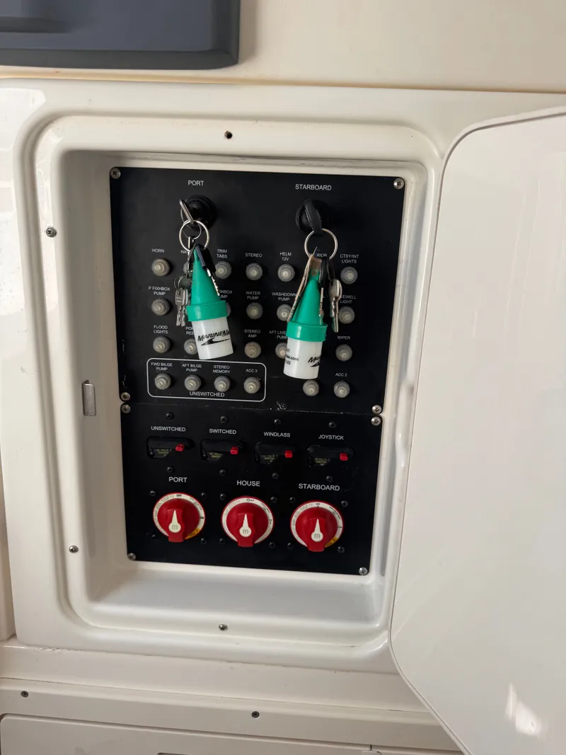 Slide: The Image of Boston Whaler 320 Outrage 2015 - 25