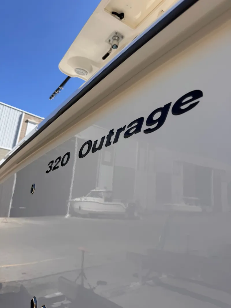 Slide: The Image of Boston Whaler 320 Outrage 2015 - 7