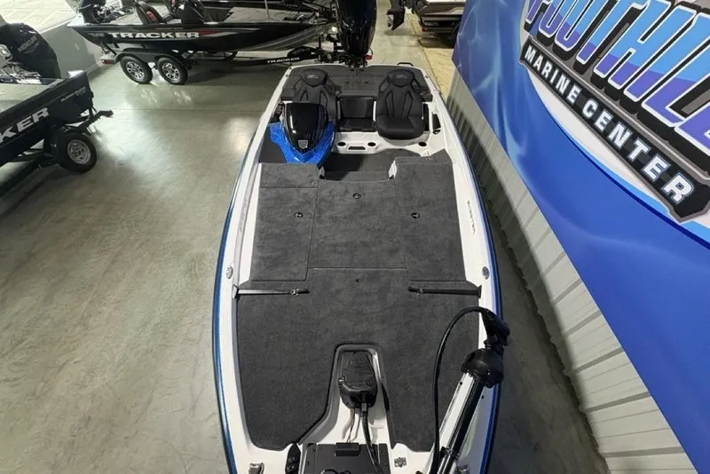Slide: The Image of 2026 Skeeter ZXR19 SE boat displayed at South Hill Marine Center. - 31