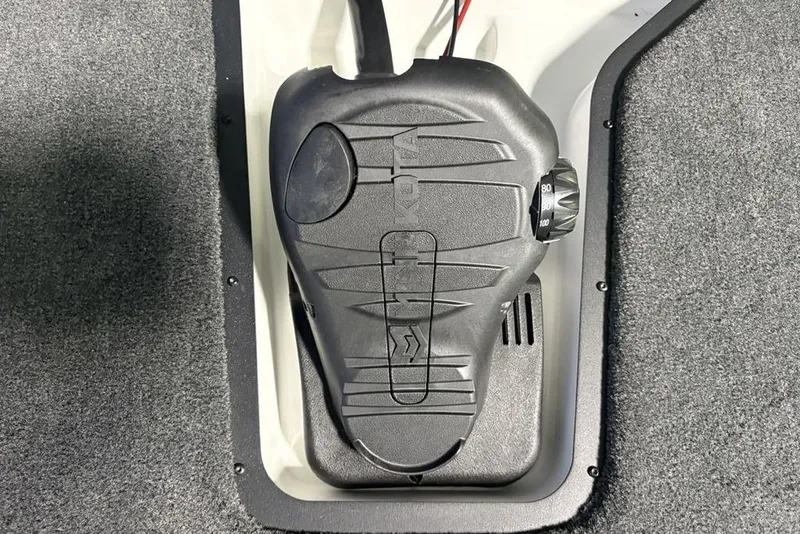 Slide: The Image of Foot pedal control on 2026 Skeeter ZXR19 SE boat, featuring Minn Kota branding. - 8