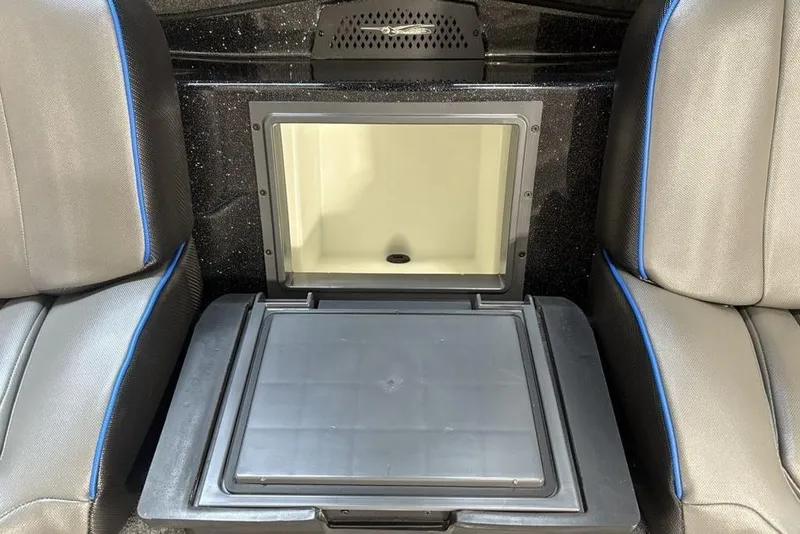 Slide: The Image of 2026 Skeeter ZXE20 boat interior with storage compartment between seats. - 14