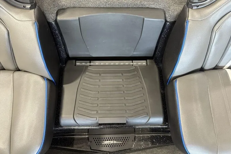 Slide: The Image of 2026 Skeeter ZXE20 boat interior with black and blue seating. - 16