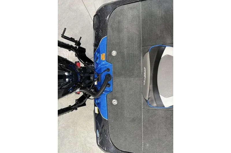 Slide: The Image of Top view of 2026 Skeeter ZXE20 boat deck with seat and motor. - 21