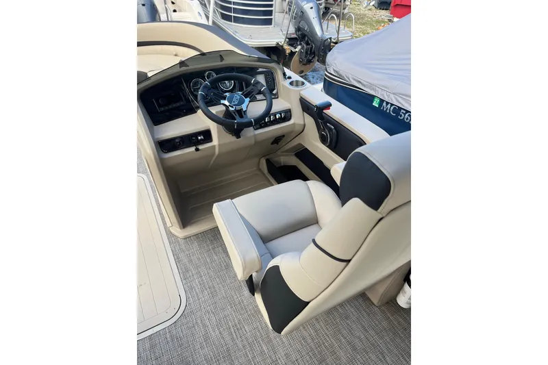 Slide: The Image of Interior of 2026 Avalon 25 LSZ Quad Lounger, featuring steering wheel and captain's chair. - 6