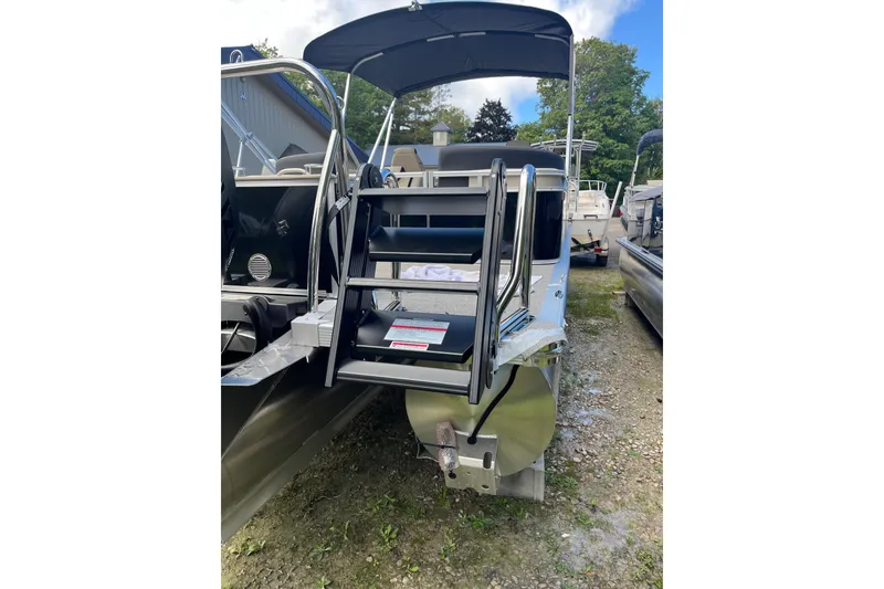 Slide: The Image of 2026 Avalon 25 LSZ Quad Lounger pontoon boat with rear boarding ladder. - 8