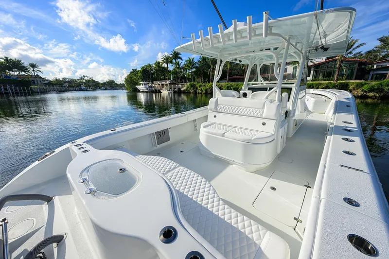 Slide: The Image of Yellowfin 39 Offshore 2021 - 10