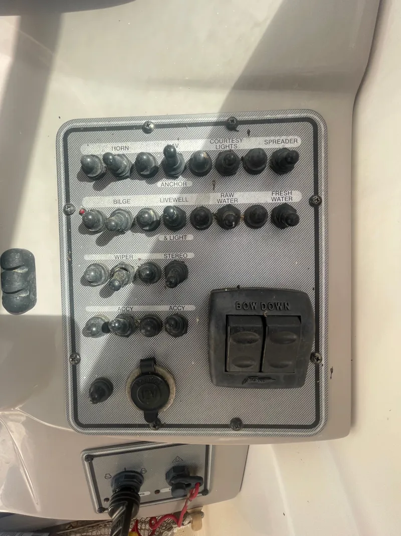 Slide: The Image of Wellcraft 232 Coastal 2006 - 14