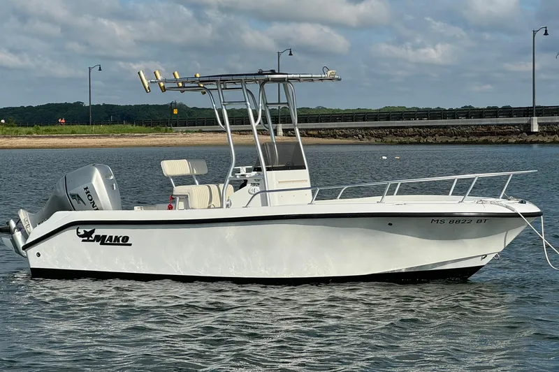 The Image of 2007 Mako 192 Center Console boat on water, featuring Honda outboard motor. - 0