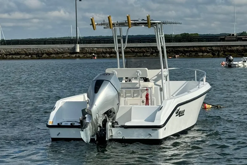 Slide: The Image of 2007 Mako 192 Center Console boat on water, featuring an outboard motor. - 5