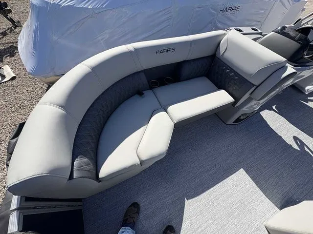 Slide: The Image of Harris Cruiser 210 2026 - 15