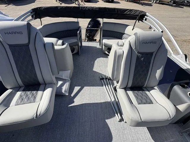 Slide: The Image of Harris Cruiser 210 2026 - 17