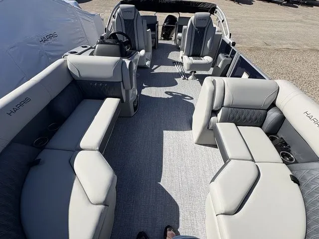 Slide: The Image of Harris Cruiser 210 2026 - 3