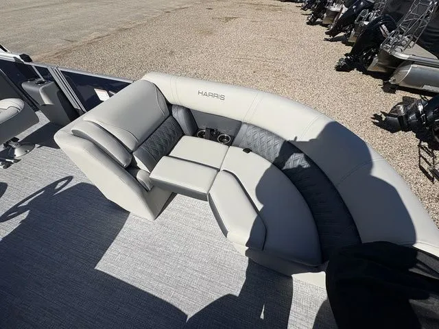 Slide: The Image of Harris Cruiser 210 2026 - 5