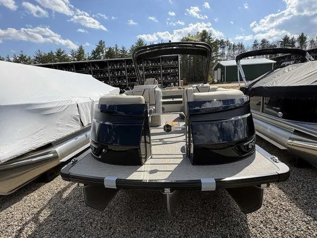 Slide: The Image of Harris Grand Mariner 230 2026 - 17