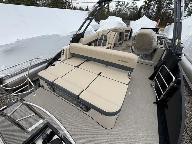 Slide: The Image of Harris Grand Mariner 230 2026 - 8