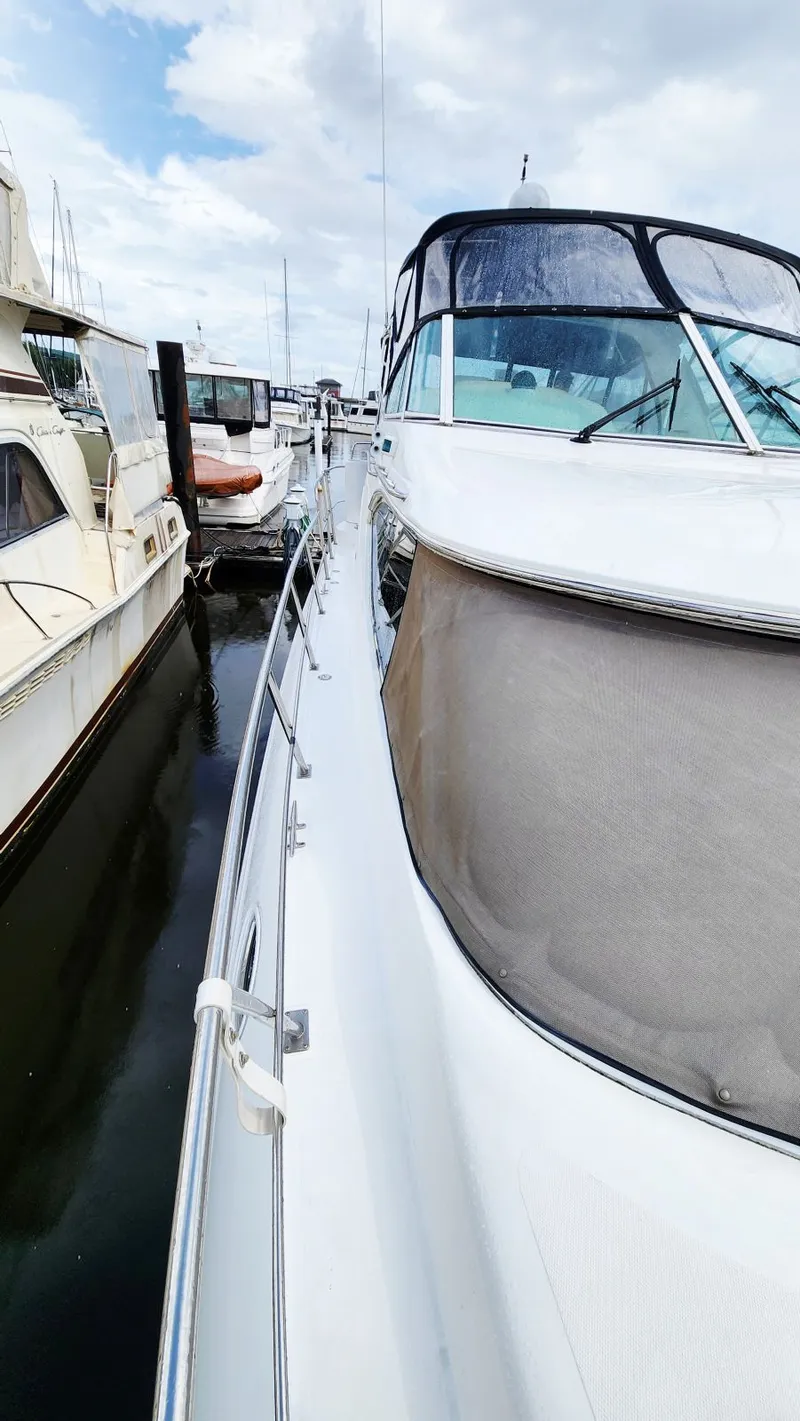 Slide: The Image of Cruisers Yachts 4450 2000 - 10