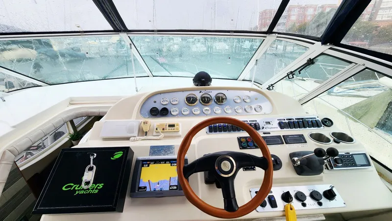 Slide: The Image of Cruisers Yachts 4450 2000 - 19