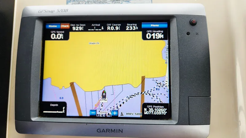 Slide: The Image of Cruisers Yachts 4450 2000 - 20