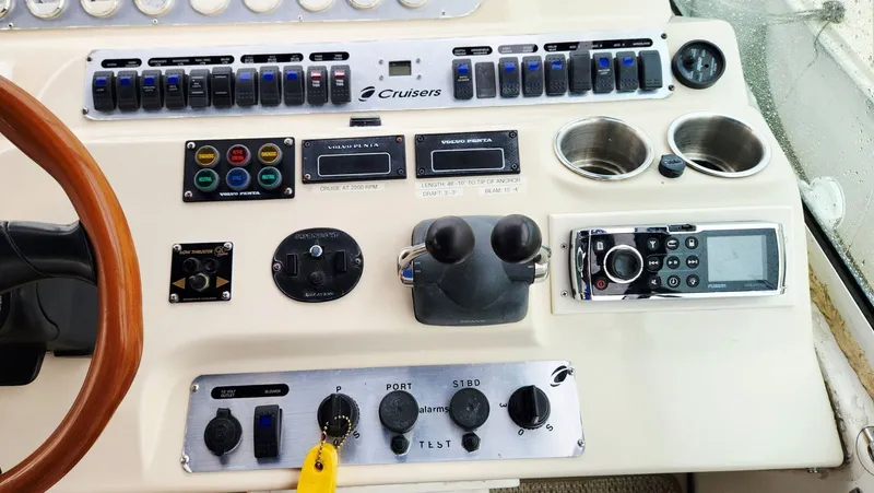 Slide: The Image of Cruisers Yachts 4450 2000 - 21