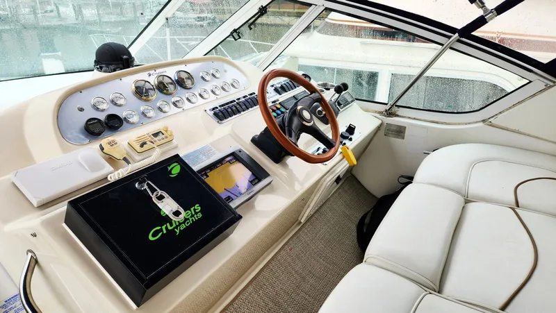 Slide: The Image of Cruisers Yachts 4450 2000 - 26